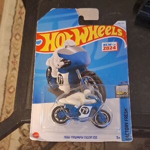 HOT WHEELS 1966 TRIUMPH TIGER 100